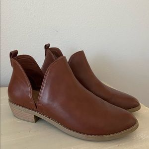 Cute Brown booties!